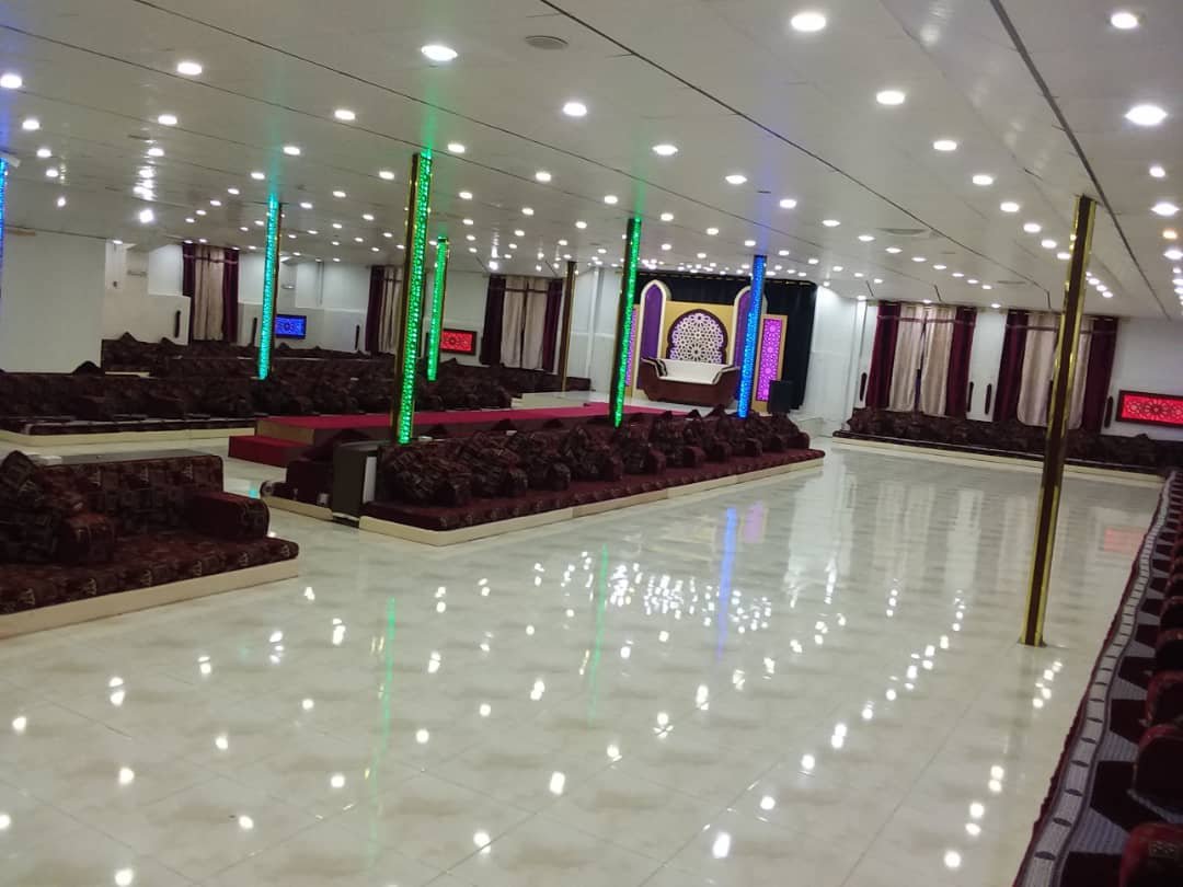 صالة   في اب