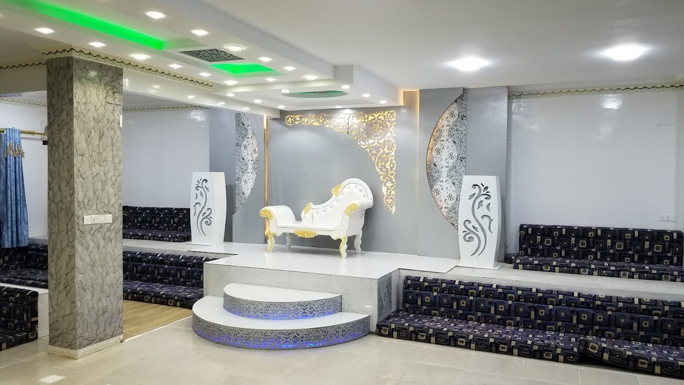 صالة   في اب