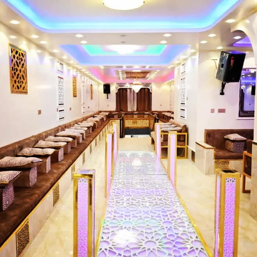 صالة   في اب